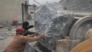 🔥“HEAVY BOULDERS CRUSHING Moments Caught on Camera! (MOST INTENSE DRAMA EVER!)”Cr