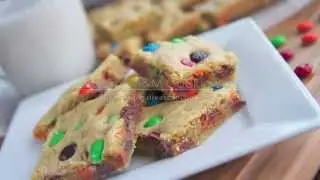 Chewy M&M Cookie Bars Recipe