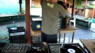 DJ CORDINHA MIXANDO MIAMI NAS TECHNICS MK II PARTE 2.AVI