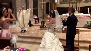 IL MATRIMONIO DIVENTA UNO SPASSO CON DON BRUNO CHE CANTA MAMMA MARIA DEI RICCHI E POVERI