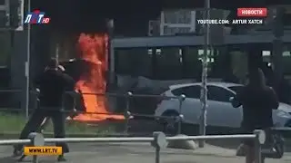 У станции метро 