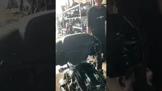 Harley-Davidson Ultra changing tour pack at Garasi 19 🔧 #shorts #youtubeshorts #ultra