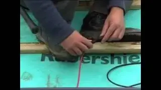 Installing solar tiles - Solarcentury