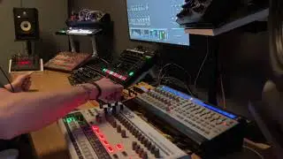 MKZN – Driving 2000´s Hard Groove Techno (Hardware Live Jam)