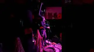 You Oughta Know com @CaaruOficial #alanismorisette #live #flea #bass #baixista #vozfeminina