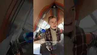 Финеас Харпер исследует городской поселок из кубических домов, построенных в 1970-х годах.