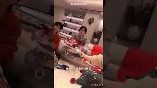 Xingqui unwrapping their fanmerch #abodesiretheseries #kipuka #xingqiu #