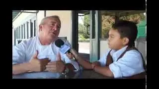 Diego G&oacute;mez El Peque Reportero de Guatemala con el Chef Edin Marroqu&iacute;n.