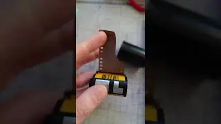 ASMR Kodak Gold. Заряжаем плёнку в Yashica M2