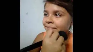 Maquiando minha prima ficou show