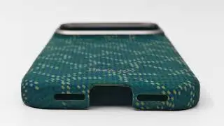 Ультратонкий чехол Pitaka для iPhone 17 Pro PTK Leaping &mdash; золотисто-зеленый &mdash; Фотогалерея