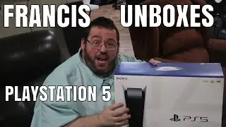 Фрэнсис распаковывает PS5
