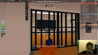 HOW TO GLITCH THROUGH YOUR CELL IN JAILBREAK: ROBLOX!!!!