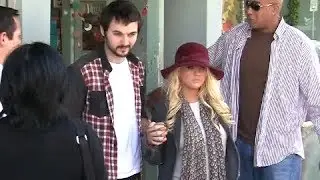 Christina Aguilera And Matthew Rutler Looking Miserable While Holiday Shopping [2011]
