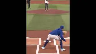Blue Jays legend, Joe Carter, threw out the first pitch in Toronto ahead of #WorldSeries Game 2! 💪