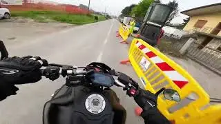 Come to work with me (I&rsquo;m running late) - Yamaha MT 07 - Full Akrapovic (with db killer)