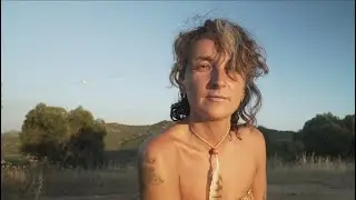 Valentina is a nomadic songwriter - she lives on a Volkswagen Westfalia