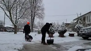 First snowfall 2021 in Toronto Ontario .
