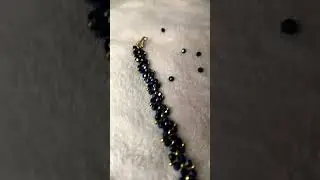 Блестящий синий браслет! Shiny blue bracelet! #bracelets #браслетизбисера #браслетизбусин