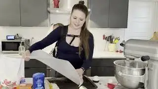 making cookies as fast as humanly possible