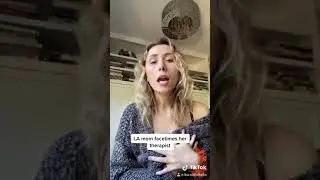 Мама из Лос-Анджелеса звонит своему психотерапевту по FaceTime