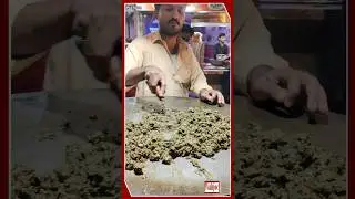 Famous Spicy Kaleji Bun Making | Bohra Food Street Karachi | Wahjoc Food