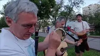 Воспеваем восторг встречи Радхи и Кришны!