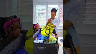 Packing food for the kids to eat in Nigeria 🇳🇬