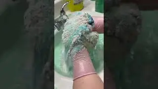 Sponge squeezing asmr 🧽🧼🙂&zwj;&harr;️ credit @pink asmr #spongesqueezing #satisfying #oddlysatisfying #asmr