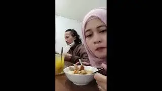 Jajan di luar// Makan bakso bareng misuaa no cut