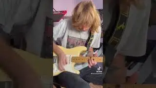 Thomas Raggi guitar riffs on I wanna be your slave (Tiktok)