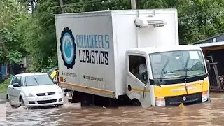 Loaded Tipper Lorry and Trucks are Journey in Rain Water Roads | Camiones cargados | Mi Tipper Lorry