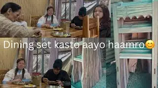 Aaj naya dining tablema basera sabaijaanaley khaana khaayeu😊