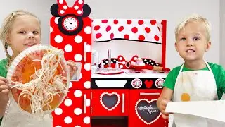 Magic Cooking Toys! Naomi and David Pretend Play Kitchen Fun
