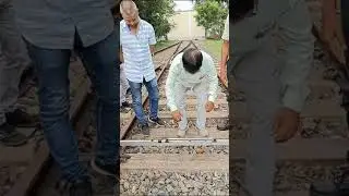 gauge cross level in railway