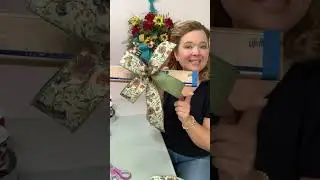 Bow Making Monday : Updating an old wreath with a new bow