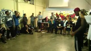 Cypher true outubro ( Leo Sil&ecirc;ncio Crewativo vs Leno Young Killerz)