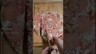 How to cut pizza easily delicious pizza hack #shorts