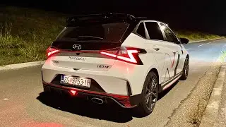 Hyundai i20 N 2022 ночью - сумасшедшие светодиодные фонари, окружающее освещение