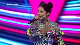 María León canta 