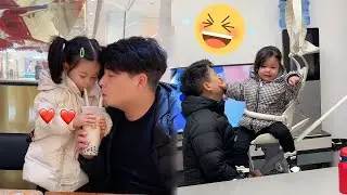 女儿生气的前后对比太明显，甜蜜时和爸爸时刻黏着，生气时恨不得推到三里之外！！【小晨子】