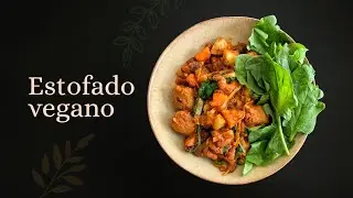 Estofado vegano de salchicha para un d&iacute;a fr&iacute;o. Con Beyond Meat