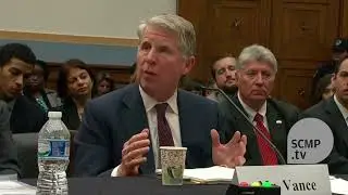 Apple, FBI make data privacy case to lawmakers