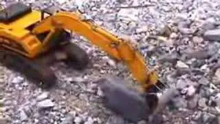 Modellbagger im Ma&szlig;stab 1:14,5
