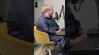 &rdquo;Tavallinen, ty&ouml;t&auml; tekev&auml; suomalainen lapsiperhe, jonka takapihalla on trampoliini&rdquo; #keskelt&auml;sanottu