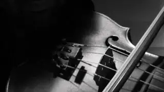 Dark violin in the Desert Song by Max Ablitzer