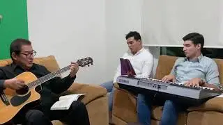 Orando al Padre está Jesús