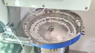 Automatic snap button attaching machine for non-woven fabric