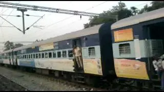 [ IRI ]11068 Saket Express dep. from sultanpur jn.
