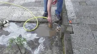 Paal afzinken in de tuin, techniek ook goed voor een afvoerput in de tuin